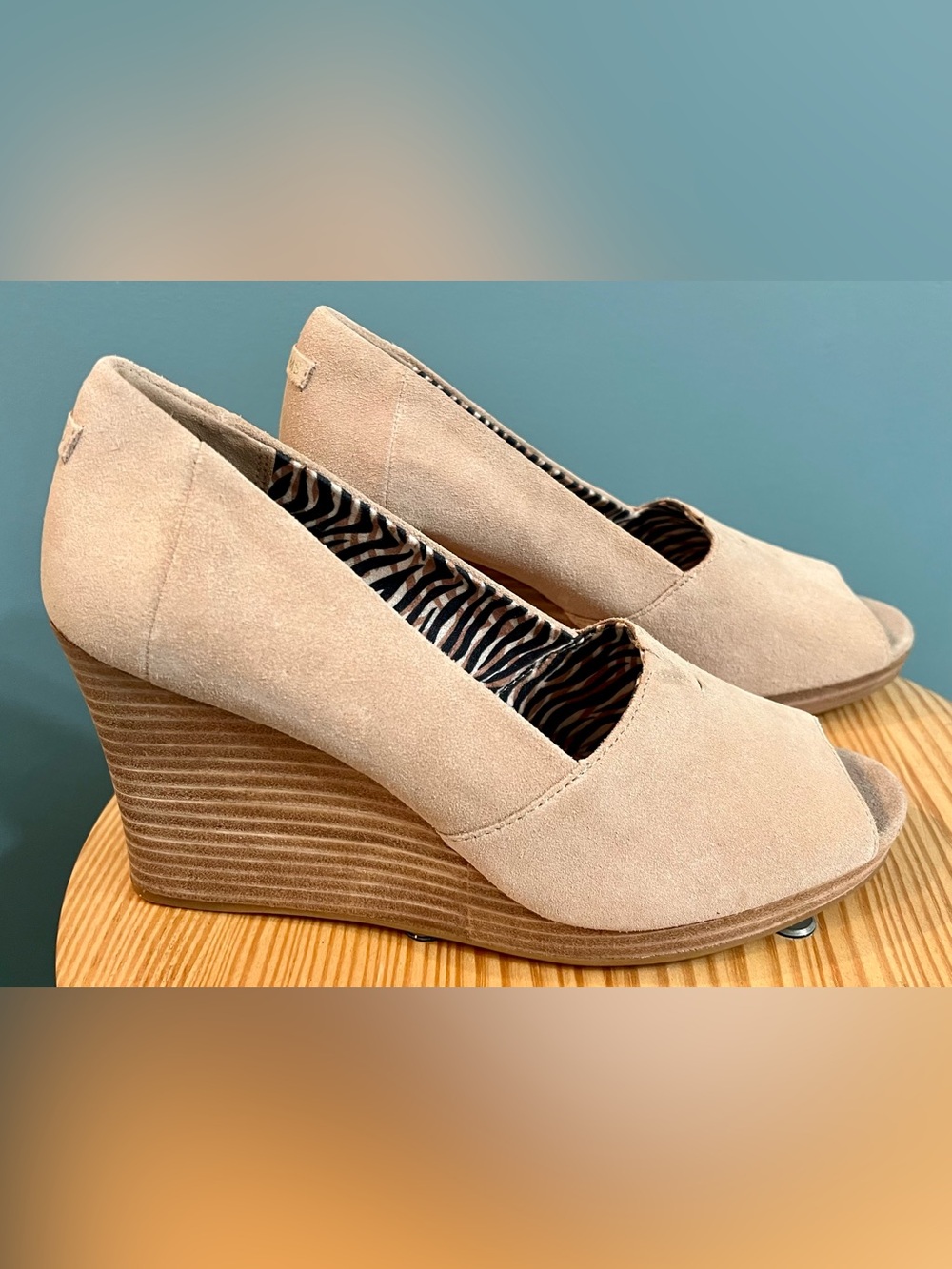 TOMS Suede Peep Toe Wedge Heels Taupe Beige Women’s 6.5